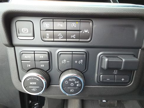 Used 2025 Chevrolet Tahoe High Country AWD/4WD image 20