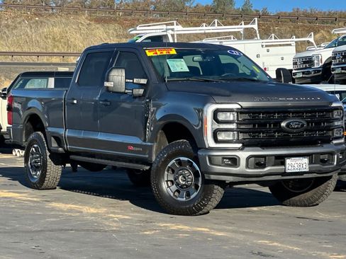 Used 2023 Ford F250 XLT w/ Black Appearance Package image 2