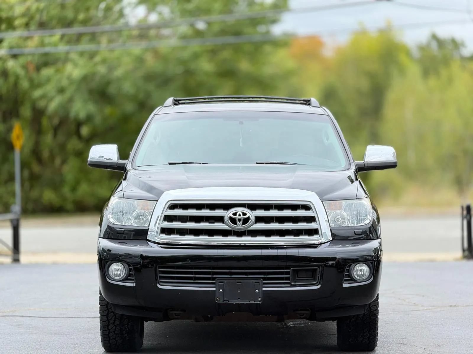 Used 2017 Toyota Sequoia Platinum AWD/4WD image 2