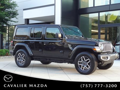 Used 2025 Jeep Wrangler Unlimited Sahara AWD/4WD image 2