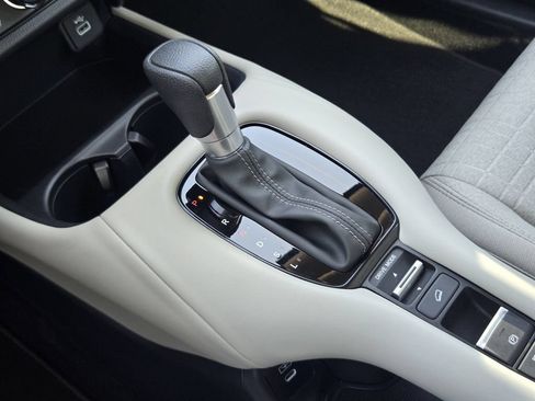 Used 2025 Honda HR-V LX image 10