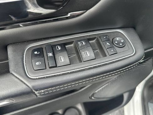 Used 2022 RAM 1500 Limited w/ Body-Colour Bumper Group AWD/4WD image 7