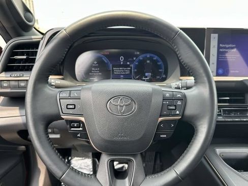 Used 2023 Toyota Crown AWD/4WD image 11