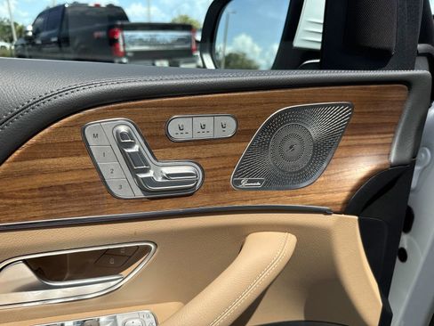 New 2026 Mercedes-Benz GLS 580 4MATIC image 19