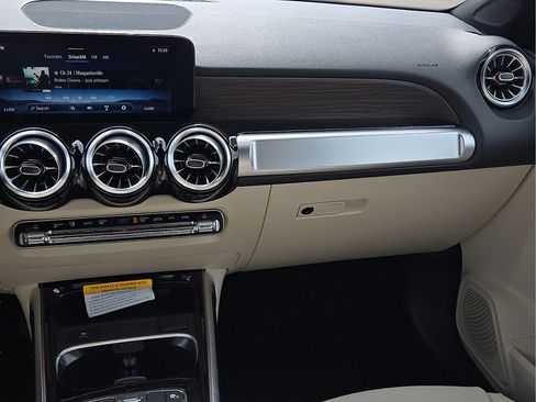 New 2026 Mercedes-Benz GLB 250 image 14