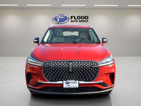 Used 2025 Lincoln Aviator AWD image 2