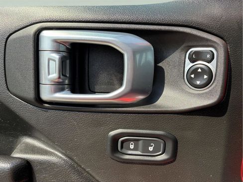 Used 2023 Jeep Gladiator Rubicon w/ LED Lighting Group AWD/4WD image 17