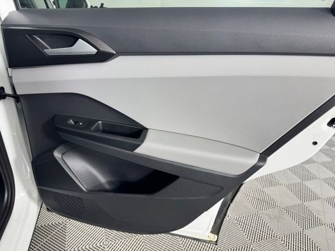 Used 2022 Volkswagen Taos SE w/ Panoramic Sunroof Package image 26