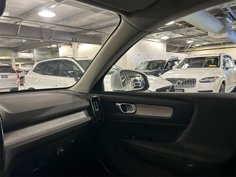 Certified 2025 Volvo XC40 B5 Plus image 24