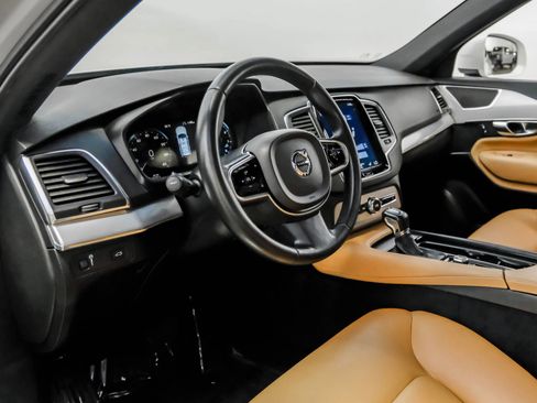Used 2017 Volvo XC90 T6 Momentum w/ Vision Package image 10
