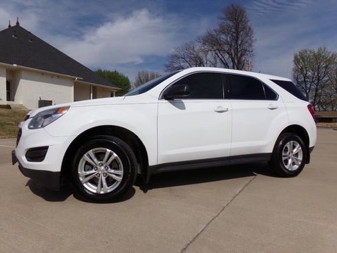 Used 2017 Chevrolet Equinox LS image 4
