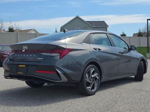 New 2026 Hyundai Elantra Limited FWD image 16