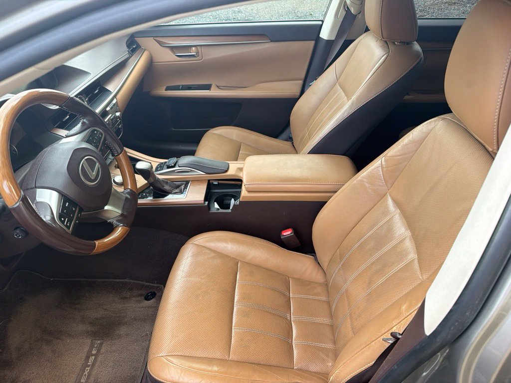Used 2017 Lexus ES 300h w/ Luxury Package FWD image 6