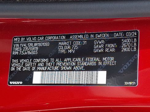 Certified 2024 Volvo XC60 B5 Plus AWD/4WD image 29