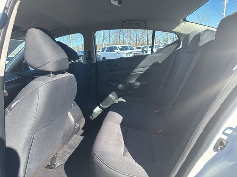 Used 2025 Nissan Altima 2.5 SV FWD image 12