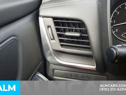 Used 2024 Nissan Rogue S image 18