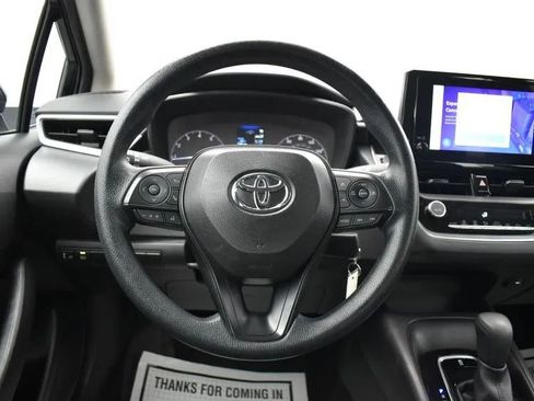 Used 2025 Toyota Corolla LE image 19