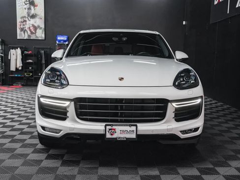 Used 2015 Porsche Cayenne Turbo image 26