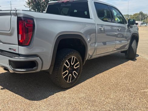 Used 2024 GMC Sierra 1500 AT4 w/ Technology Package AWD/4WD image 4