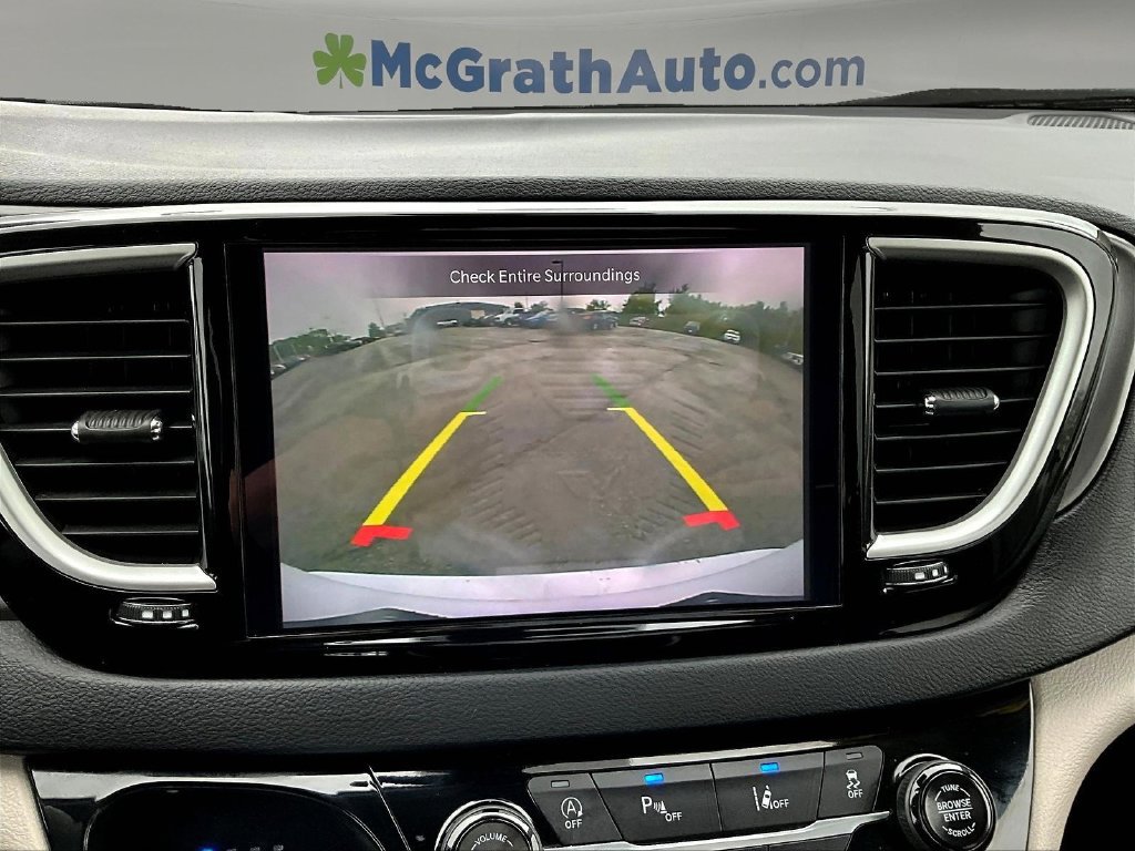 Used 2024 Chrysler Pacifica Touring-L FWD image 17