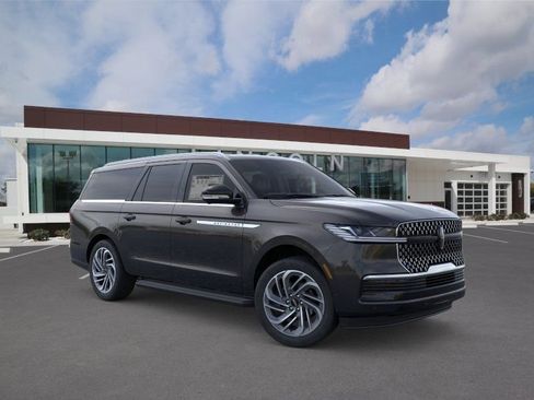 New 2026 Lincoln Navigator L Premier AWD/4WD image 7