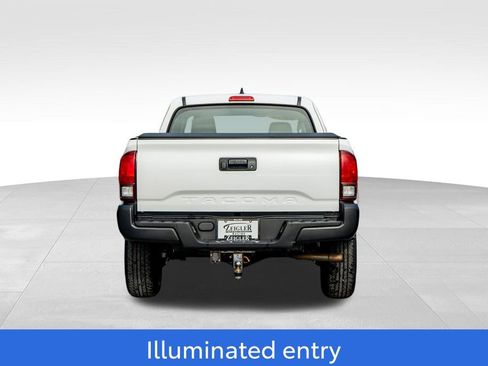 Used 2018 Toyota Tacoma SR image 6