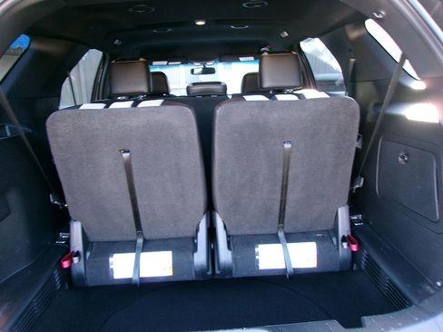 Used 2017 Ford Explorer XLT w/ Equipment Group 202A AWD/4WD image 11