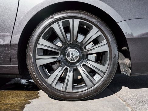 Used 2023 Rolls-Royce Ghost image 18