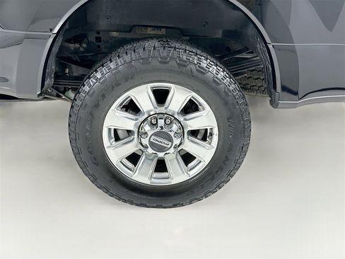 Used 2022 Ford F350 Platinum w/ FX4 Off-Road Package image 34