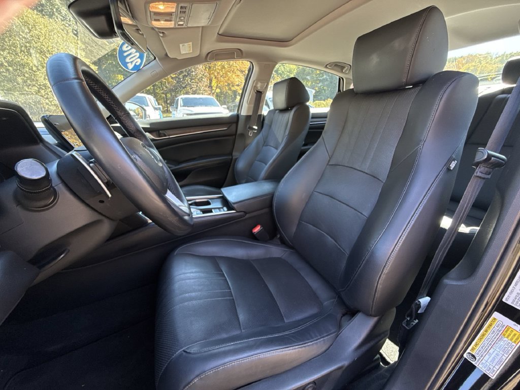 Used 2018 Honda Accord Touring image 11
