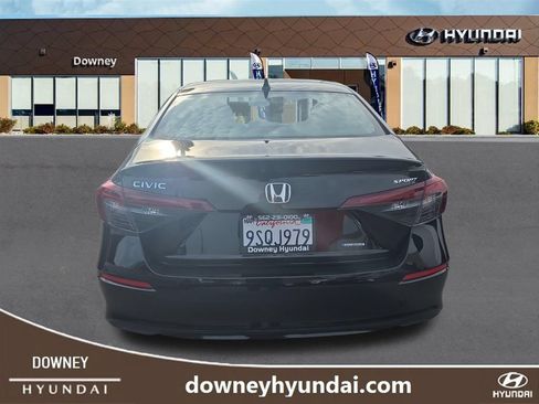 Used 2025 Honda Civic Sport image 4