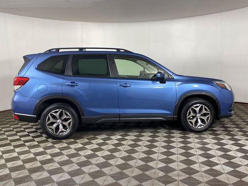 Used 2022 Subaru Forester Premium AWD/4WD image 4