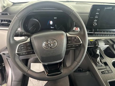 Used 2023 Toyota Sienna Limited AWD/4WD image 15