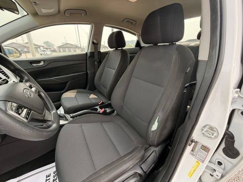 Used 2021 Hyundai Accent SE FWD image 9