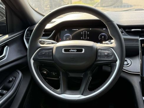 Used 2023 Jeep Grand Cherokee L Laredo AWD/4WD image 19