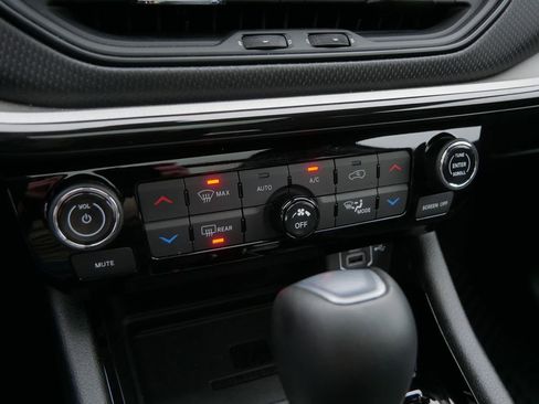 Used 2025 Jeep Compass Trailhawk w/ Trailhawk Elite Group AWD/4WD image 30