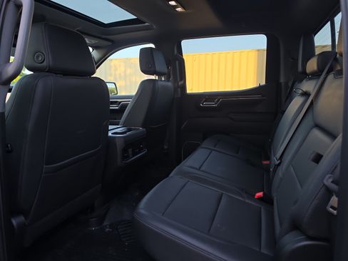 Used 2024 Chevrolet Silverado 1500 LT Trail Boss w/ LT Trail Boss Premium Package AWD/4WD image 23
