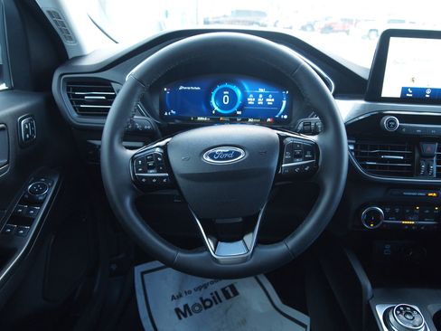 Used 2022 Ford Escape Titanium image 21