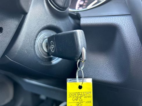 Certified 2020 Toyota Camry SE image 24