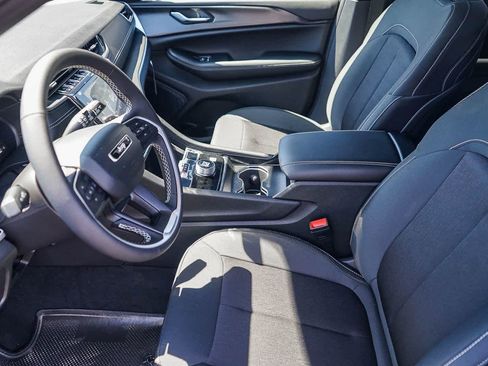 New 2026 Jeep Grand Cherokee Laredo image 16