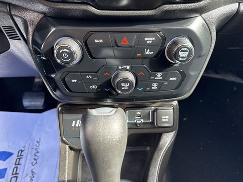 Used 2021 Jeep Renegade Sport image 17
