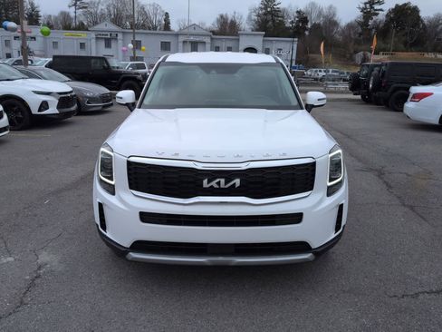 Used 2022 Kia Telluride LX image 3