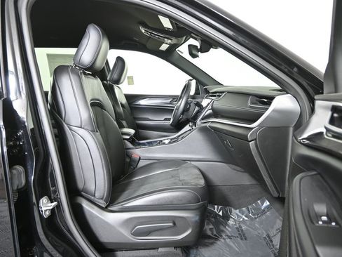 Used 2022 Jeep Grand Cherokee L Laredo image 13