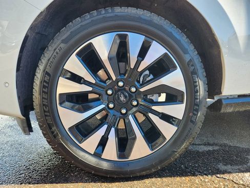 Certified 2025 Ford Expedition Platinum w/ Driver's Package image 22