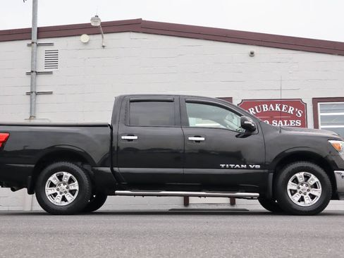 Used 2019 Nissan Titan SV AWD/4WD image 1