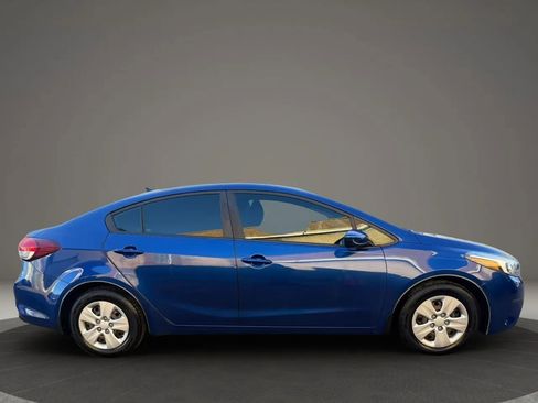 Used 2017 Kia Forte LX image 4