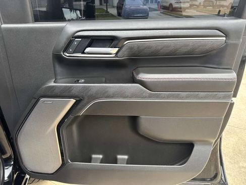 Used 2025 GMC Sierra 2500 AT4X AWD/4WD image 18