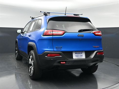 Used 2018 Jeep Cherokee Trailhawk w/ Cold Weather Group AWD/4WD image 7