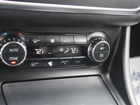 Used 2015 Mercedes-Benz CLA 250 4MATIC image 29
