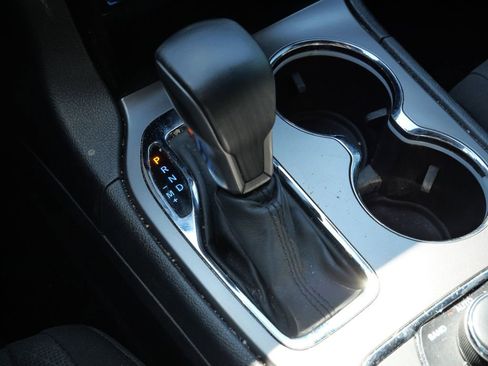 Used 2019 Jeep Grand Cherokee Laredo image 41